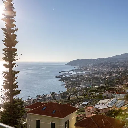 H11 Ca' Nico Vista Mare - Parcheggio アパート サンレモ